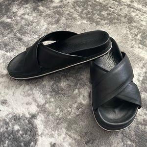 J SLIDES black leather sandal size 7.5